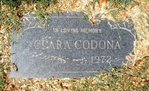 clara-grave
